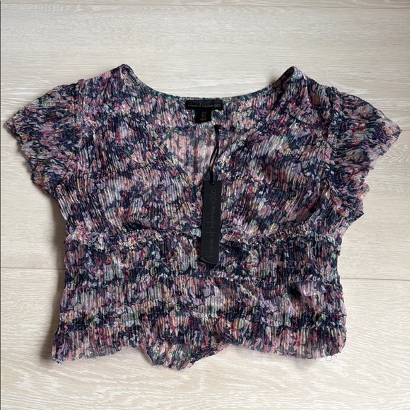 House of Harlow 1960 Blue and Pink Flutter Sleeve Blouse - Picture 3 of 8